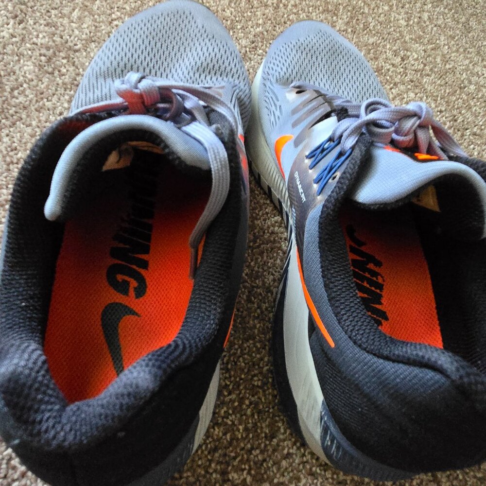 Nike - Picture 5 of 9